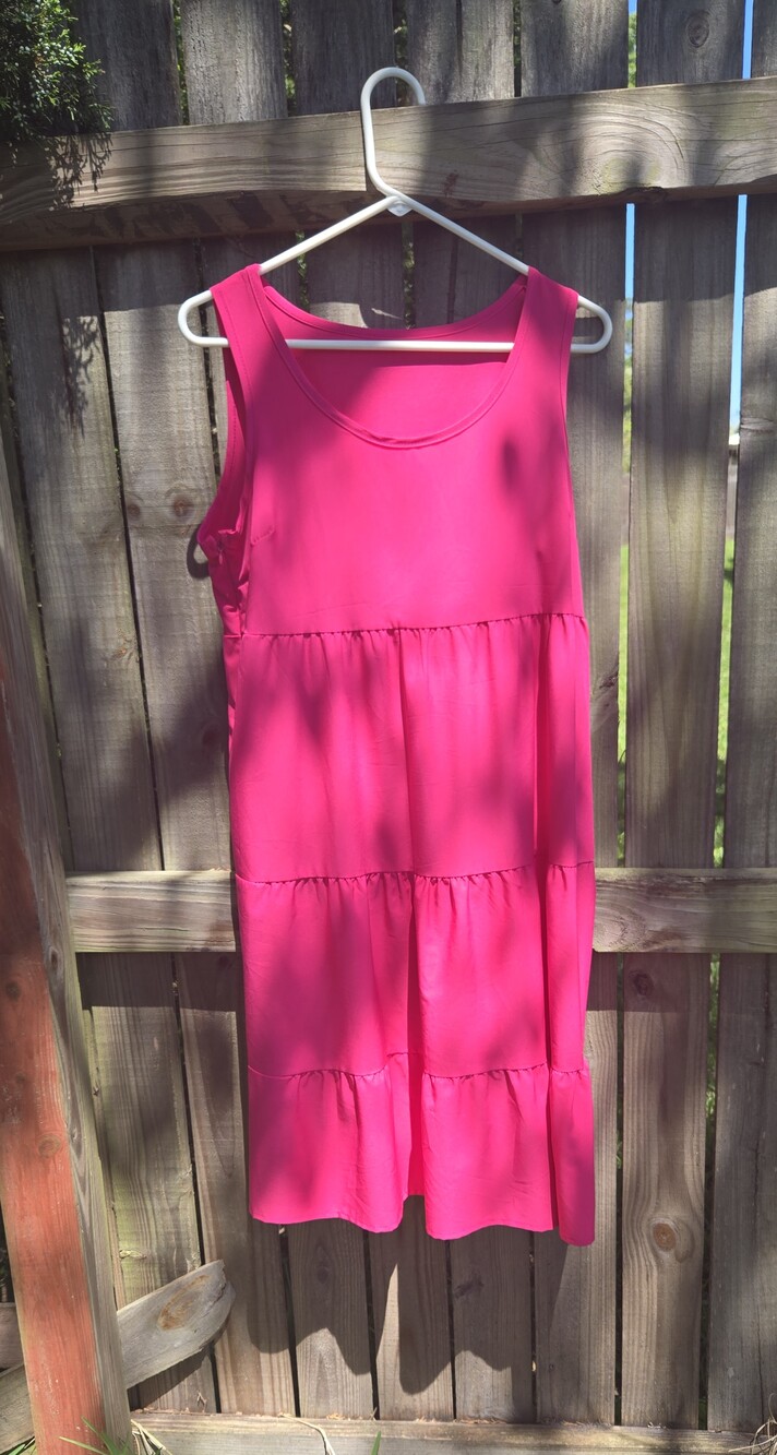 Summer Fun in this pink sleeveless ruffled dess Size M